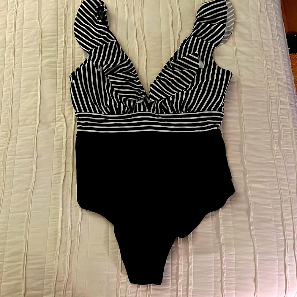 COCOSHIP Women's One Piece Deep V Neck Striped Swimsuit Flounce Ruffle